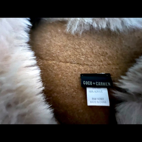 COPY - COCO and Carmen beautiful faux fur cape wool drape with neck snap enclos… - Picture 5 of 5